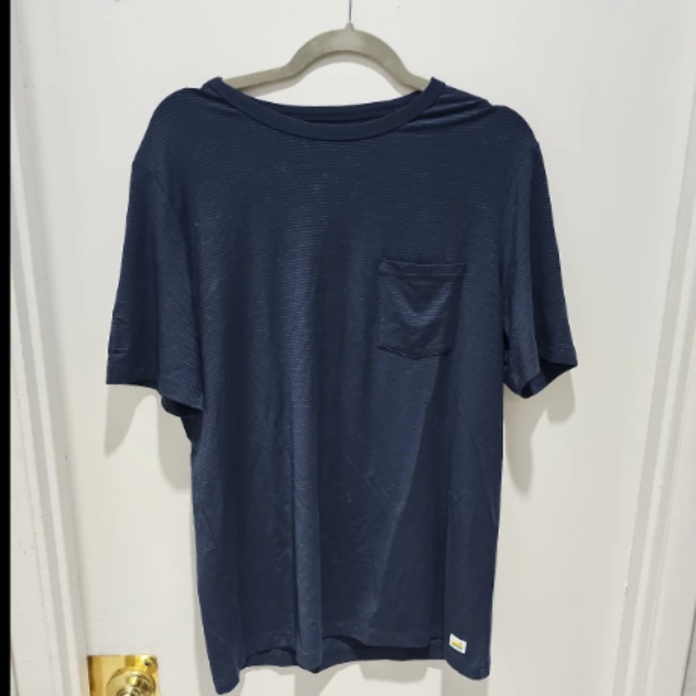 Vuori large sized blue striped linear tech tee